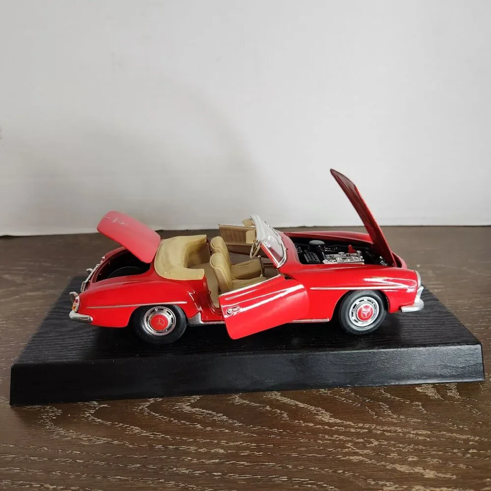 Maisto Red 1955 Mercedes Benz 190SL 1:18 Diecast Car # 31824 With Box and Stand